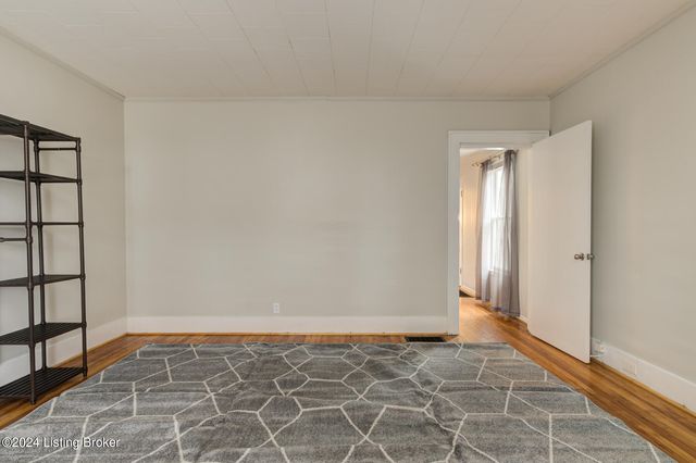 2123 Bradley Ave, Louisville, KY 40217