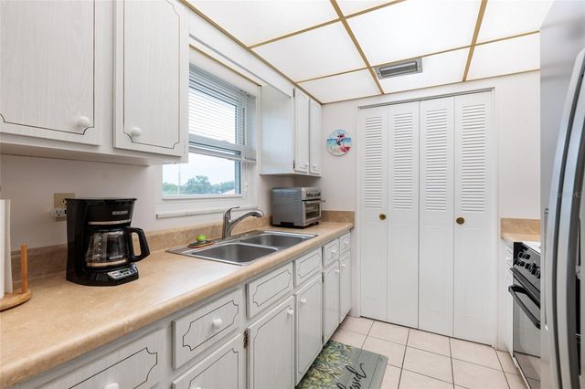 1235 S HIGHLAND AVENUE 2-301, Clearwater, FL 33756