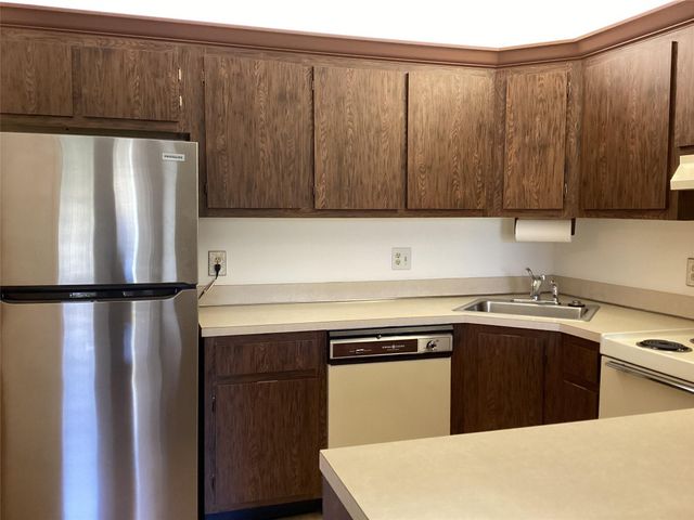 418 Pine Glen Ln C-2, Greenacres, FL 33463