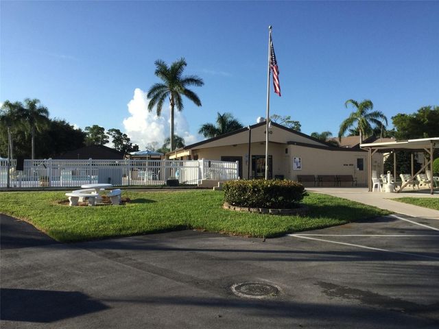 418 Pine Glen Lane C-2, Greenacres, FL 33463