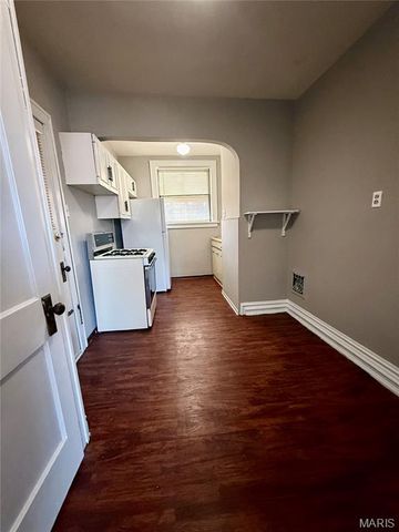 4617 S Broadway, St Louis, MO 63111