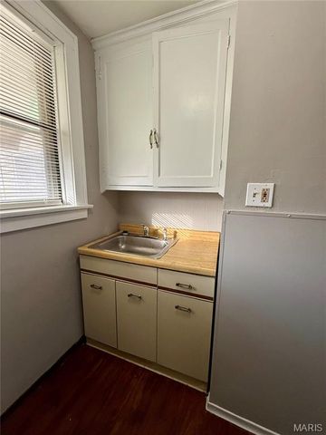 4617 S Broadway, St Louis, MO 63111