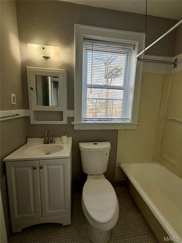 4617 S Broadway, St Louis, MO 63111