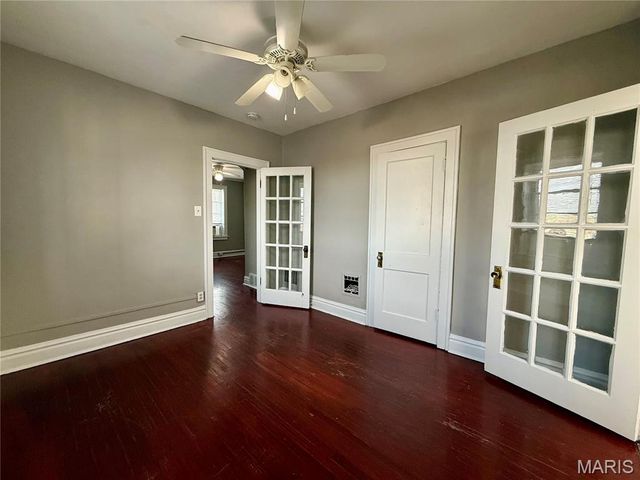 4617 S Broadway, St Louis, MO 63111