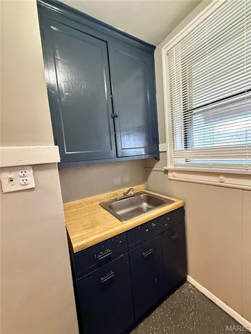 4617 S Broadway, St Louis, MO 63111