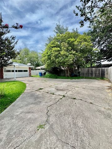 5122 Moultrie Dr, Corpus Christi, TX 78413