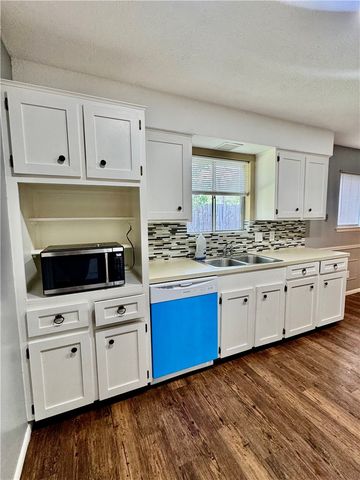 5122 Moultrie Dr, Corpus Christi, TX 78413