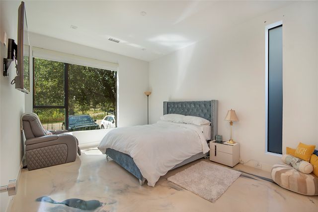 60 Vanguard Way, Dallas, TX 75243