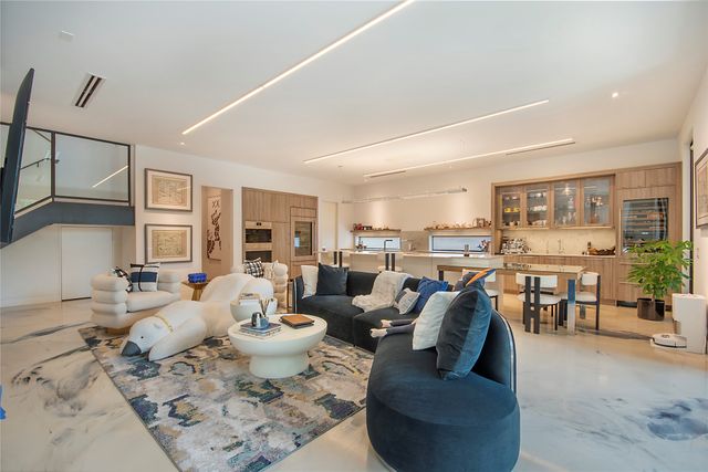 60 Vanguard Way, Dallas, TX 75243