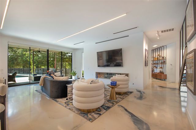 60 Vanguard Way, Dallas, TX 75243