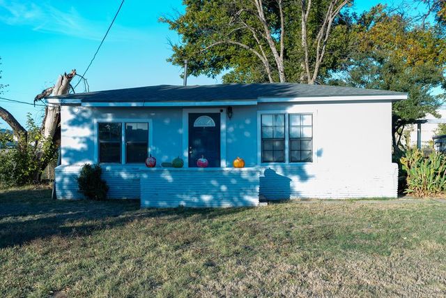 111 S Hickory Street, Ballinger, TX 76821