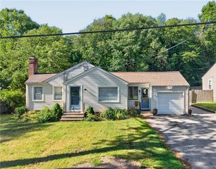 9 Milton Road, Barrington, RI 02806