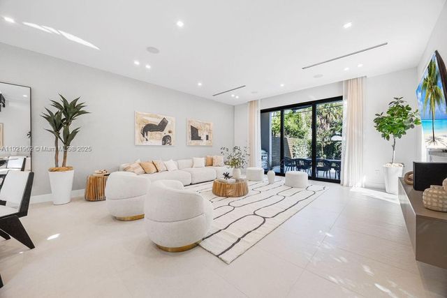 1222 NE 13th ave, Fort Lauderdale, FL 33304