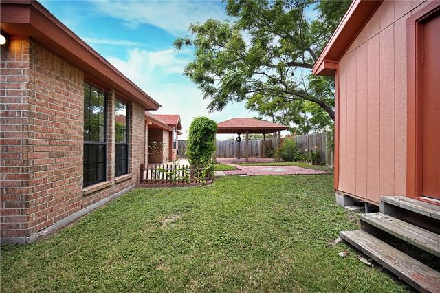 2094 Sweetbay Dr, Ingleside, TX 78362