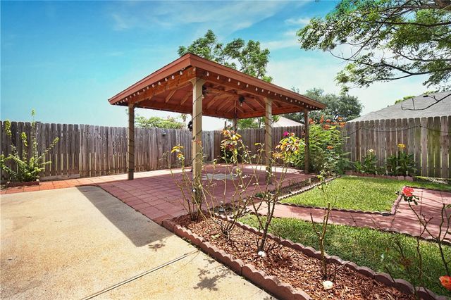 2094 Sweetbay Dr, Ingleside, TX 78362