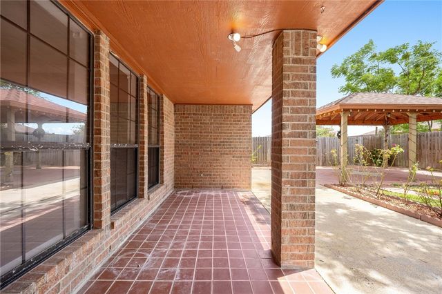 2094 Sweetbay Dr, Ingleside, TX 78362