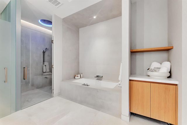 2321 SE 17th Street 401, Fort Lauderdale, FL 33316