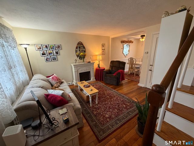 18 Bridge Street APT 2C, Naugatuck, CT 06770