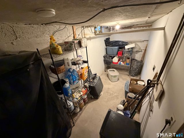 18 Bridge Street APT 2C, Naugatuck, CT 06770