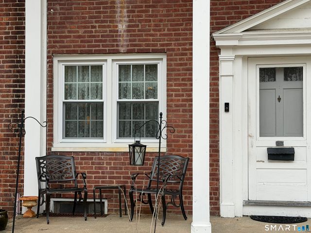 18 Bridge Street APT 2C, Naugatuck, CT 06770