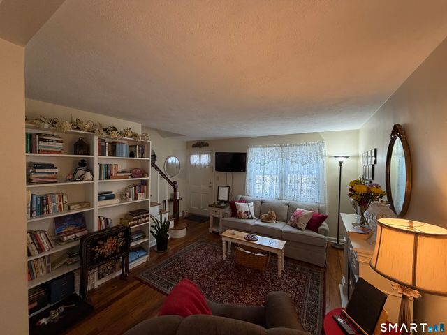 18 Bridge Street APT 2C, Naugatuck, CT 06770