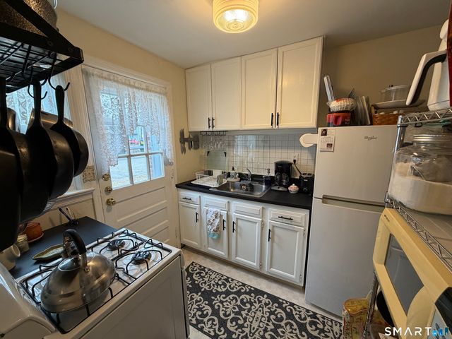 18 Bridge Street APT 2C, Naugatuck, CT 06770