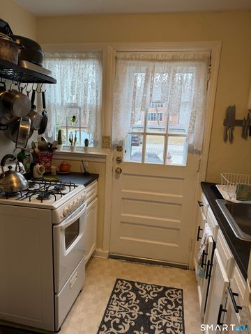 18 Bridge Street APT 2C, Naugatuck, CT 06770