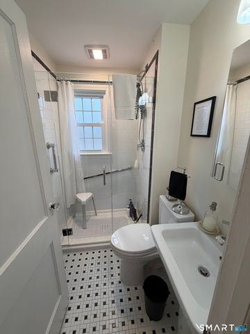 18 Bridge Street APT 2C, Naugatuck, CT 06770