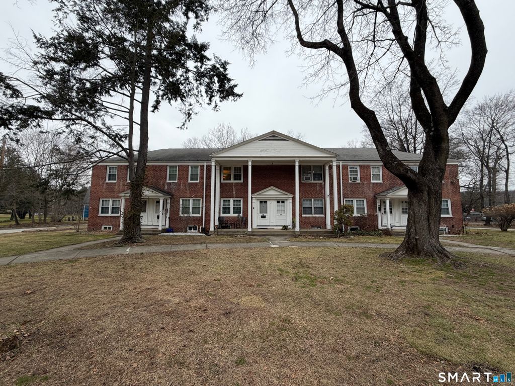 18 Bridge Street APT 2C, Naugatuck, CT 06770