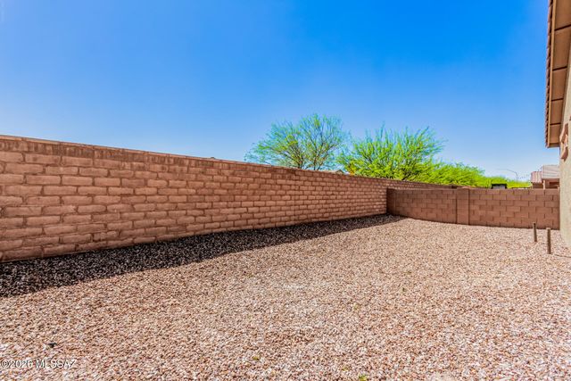 6390 E Via Valdivia, Tucson, AZ 85756