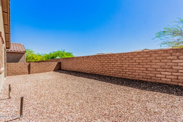 6390 E Via Valdivia, Tucson, AZ 85756
