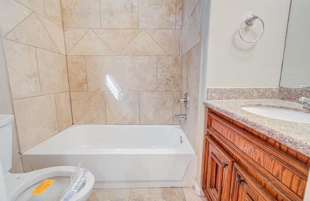 408 Eichwurzel Lane A, Houston, TX 77009