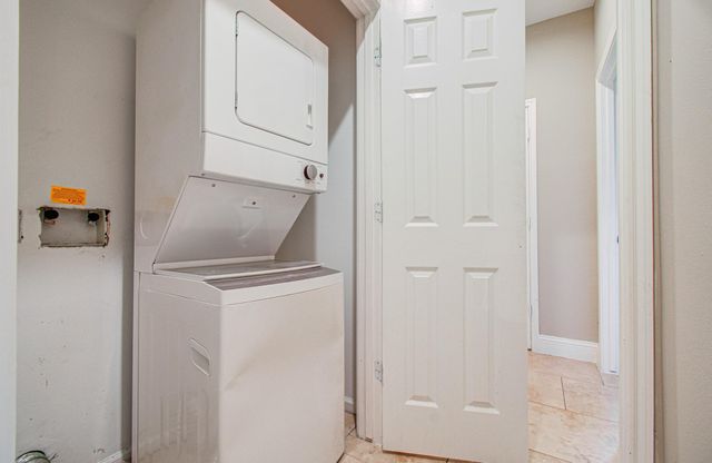 408 Eichwurzel Lane A, Houston, TX 77009