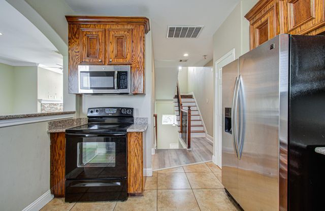 408 Eichwurzel Lane A, Houston, TX 77009