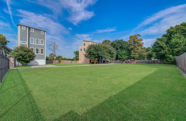 408 Eichwurzel Lane A, Houston, TX 77009