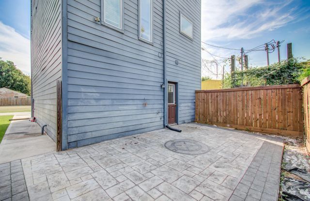 408 Eichwurzel Lane A, Houston, TX 77009