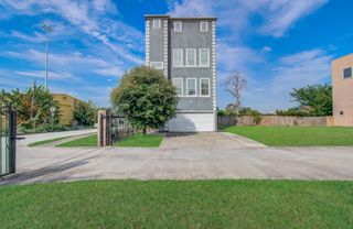 408 Eichwurzel Lane A, Houston, TX 77009