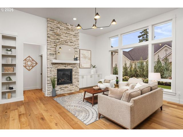 8937 Nw LOVEJOY St, Portland, OR 97229