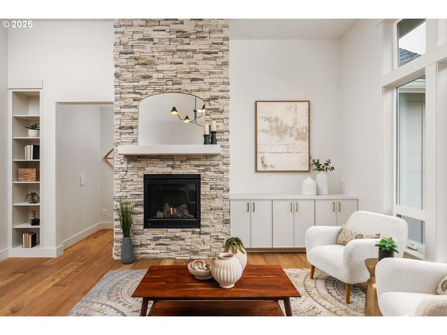 8937 Nw LOVEJOY St, Portland, OR 97229