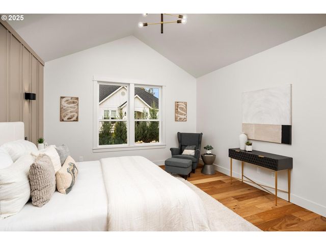 8937 Nw LOVEJOY St, Portland, OR 97229