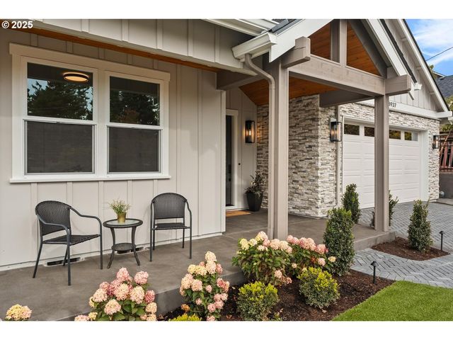 8937 Nw LOVEJOY St, Portland, OR 97229