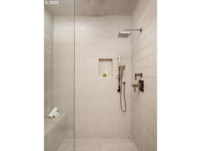 8937 Nw LOVEJOY St, Portland, OR 97229