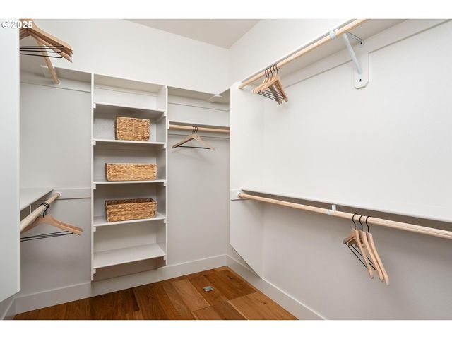 8937 Nw LOVEJOY St, Portland, OR 97229