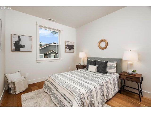 8937 Nw LOVEJOY St, Portland, OR 97229