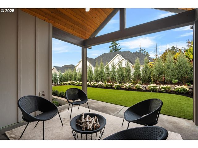 8937 Nw LOVEJOY St, Portland, OR 97229