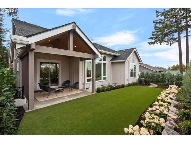 8937 Nw LOVEJOY St, Portland, OR 97229