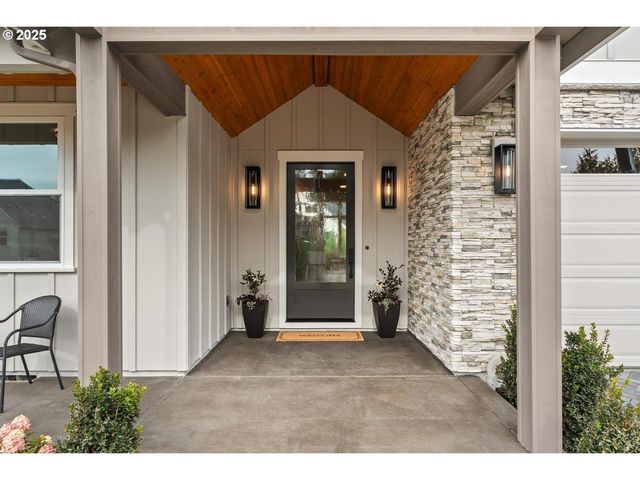 8937 Nw LOVEJOY St, Portland, OR 97229