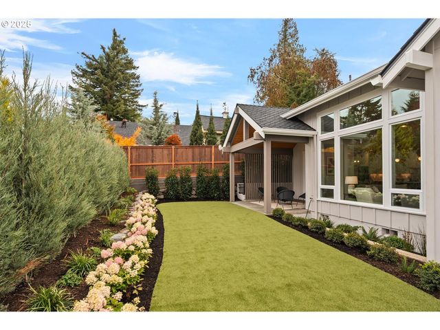 8937 Nw LOVEJOY St, Portland, OR 97229