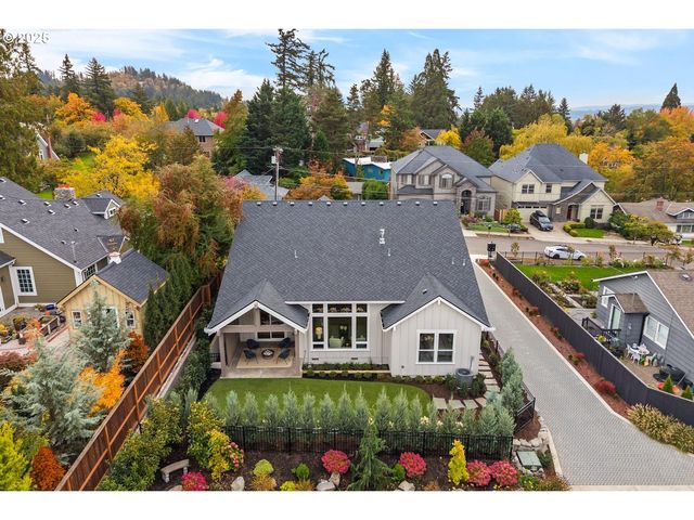 8937 Nw LOVEJOY St, Portland, OR 97229