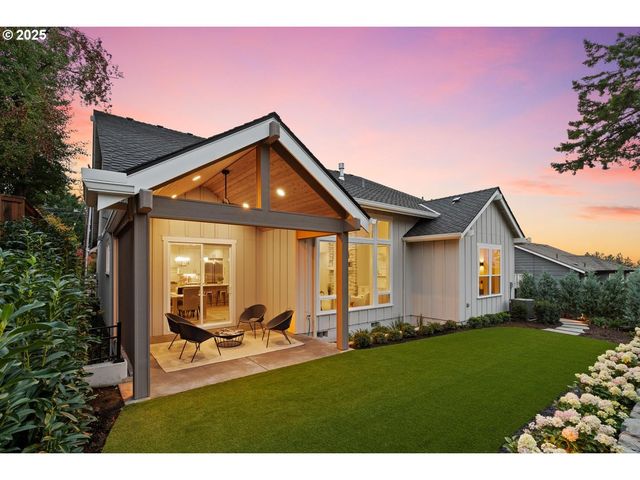 8937 Nw LOVEJOY St, Portland, OR 97229